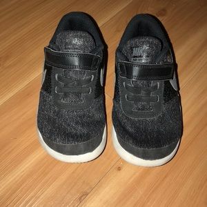 Nike Boys Tennis Shoes ** BUNDLE TO SAVE**